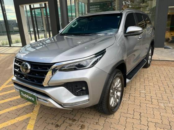 TOYOTA HILUX SW4 2.8 D-4D TURBO DIESEL SRX 7L 4X4 AUTOMÁTICO